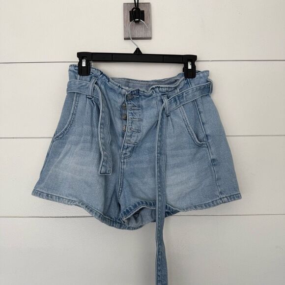 American Eagle Outfitters Pants - American Eagle Women’s 6 Denim Belted Mom Shorts